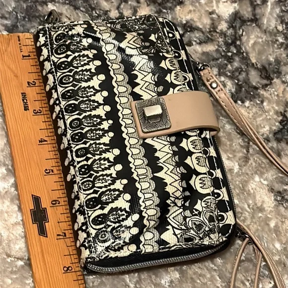 Sakroots Cross Body / wristlet Wallet artsy black cream doodle smartphone pocket - Picture 16 of 17